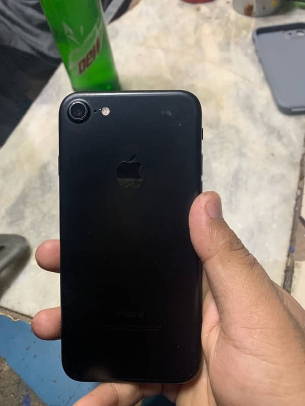 iPhone 7 128 gb pta approved black colour 2