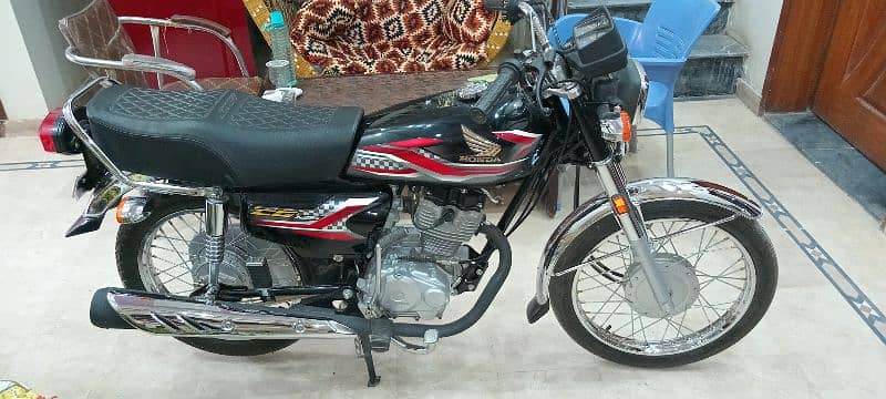 Honda CG 125- New only 200 KM Driven- 10/10- All Punjab Registered 0