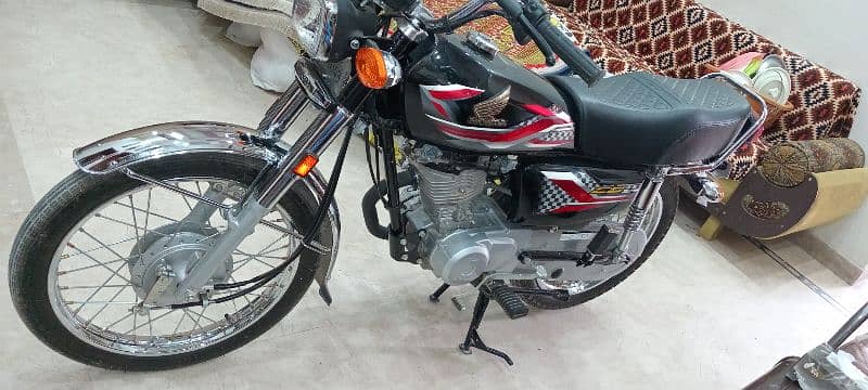 Honda CG 125- New only 200 KM Driven- 10/10- All Punjab Registered 1