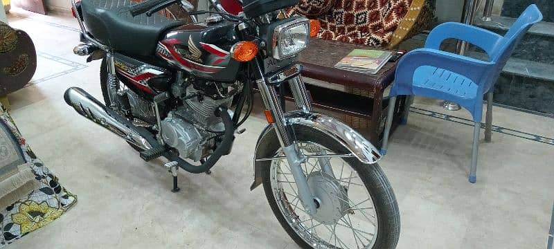 Honda CG 125- New only 200 KM Driven- 10/10- All Punjab Registered 2