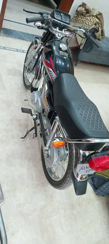 Honda CG 125- New only 200 KM Driven- 10/10- All Punjab Registered 4