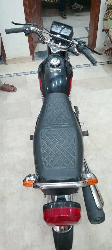 Honda CG 125- New only 200 KM Driven- 10/10- All Punjab Registered 9