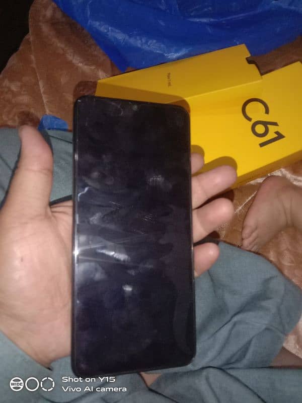 Realme C61 1