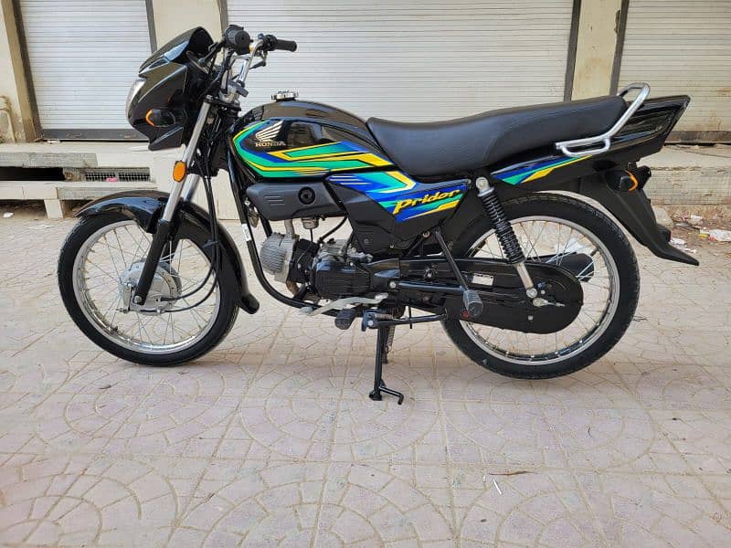 Honda pridor black colour  just new bike 0