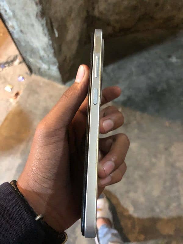 Infinix smart 8 pro 4/128 6