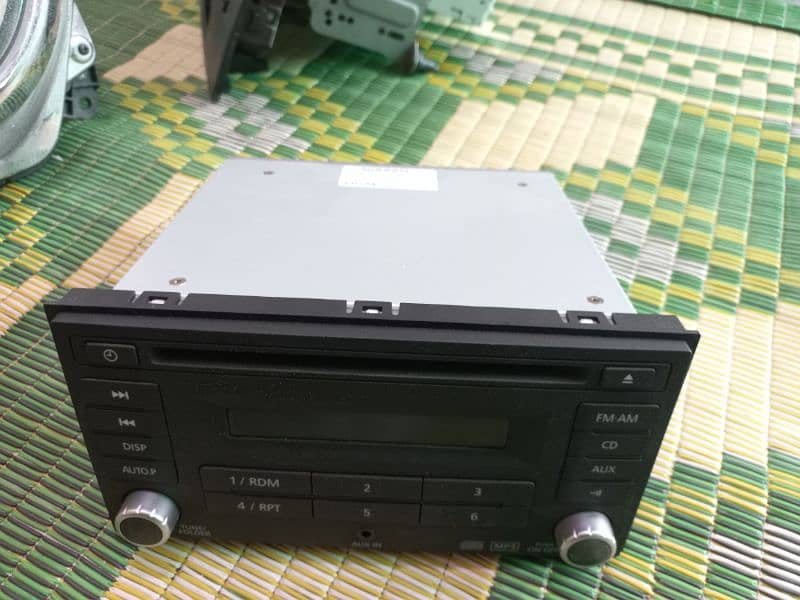 Nissan Audio Cd Player ,  Only Aux Available 0