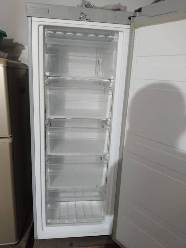 Kenwood vertical deep freezer 0