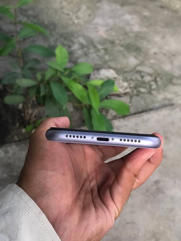 iphone 11 64 gb 9/10 5