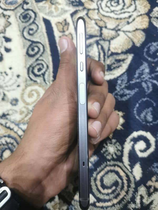 Aquos SH-04H 4
