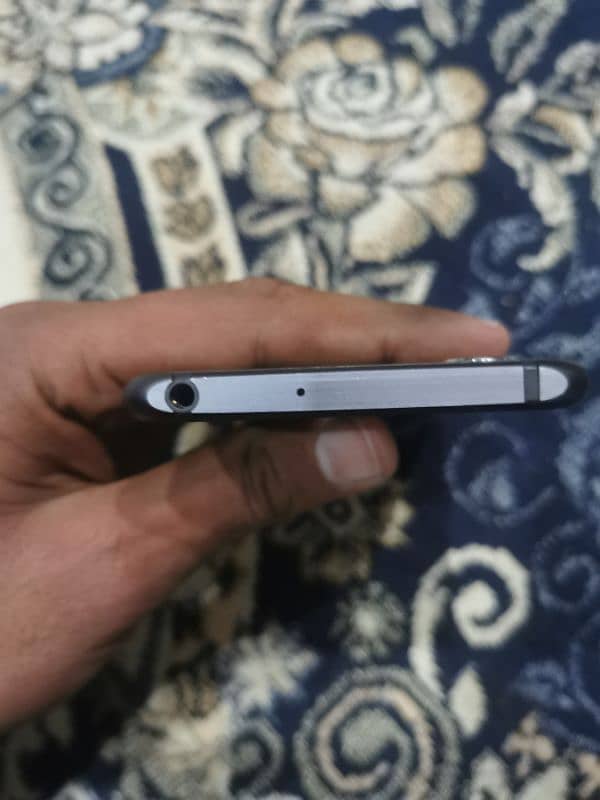 Aquos SH-04H 5