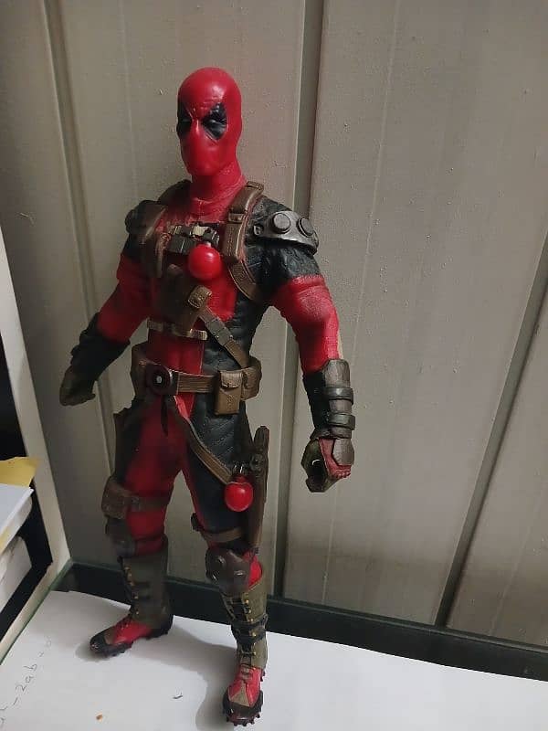 dead pool heavy pvc action figure. 2