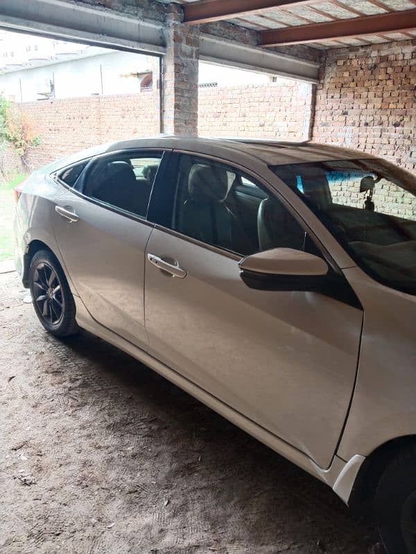 Honda Civic Oriel 2018 18