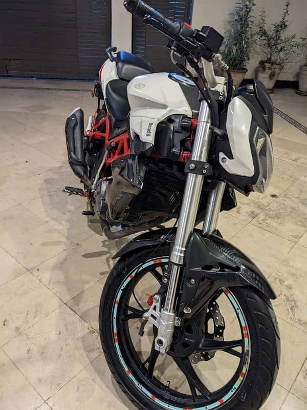 Benelli Tnt 150i 6