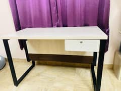 Modern Minimalist Study & Computer Table with Lockable Drawer