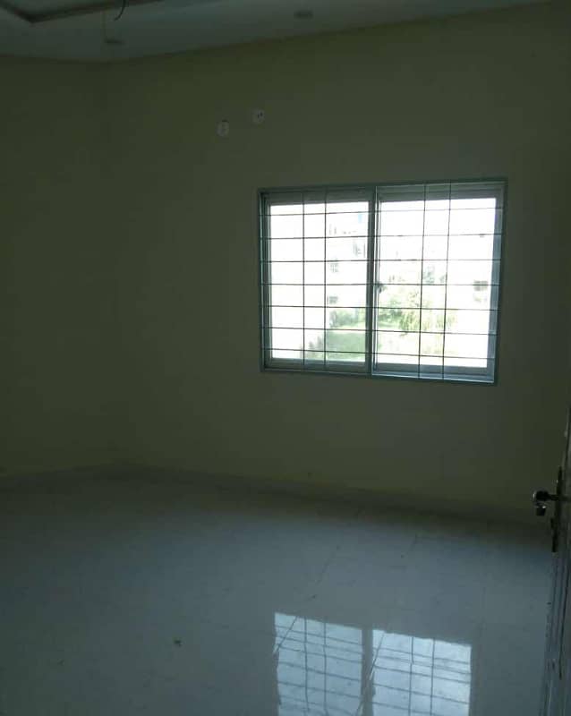 5 MARLA INDEPENDENT HOUSE AVAILABLE FOR RENT IN KHAYABAN-E-AMIN 12