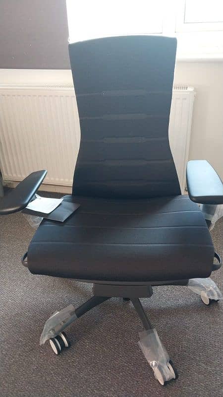 Herman miller embody chair GAMING EDITION 4