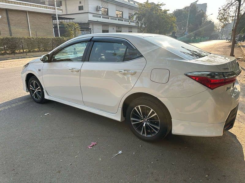 Toyota Altis Grande 2018 4