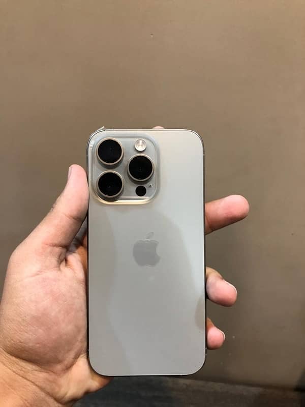 iphone 15 pro 256gb non pta natural titanium HK 0