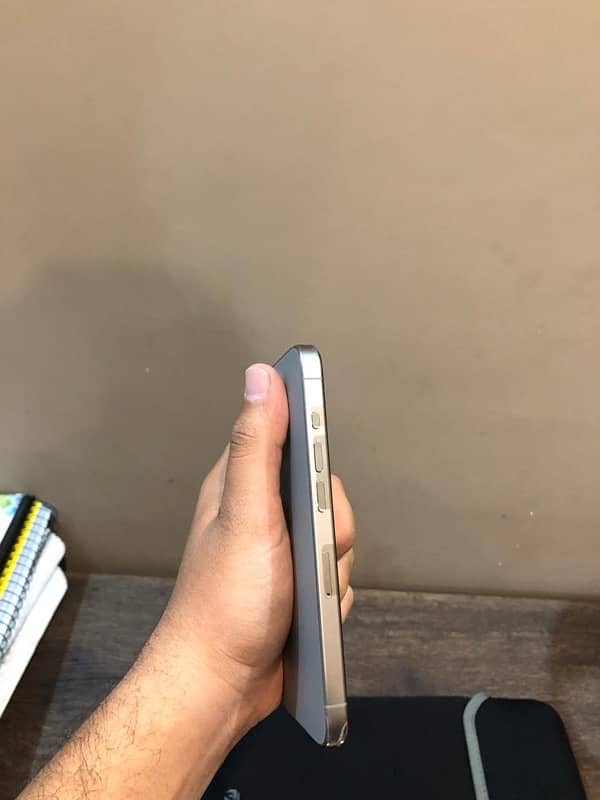 iphone 15 pro 256gb non pta natural titanium HK 1