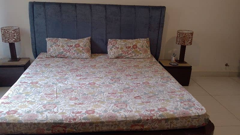King double bed 1