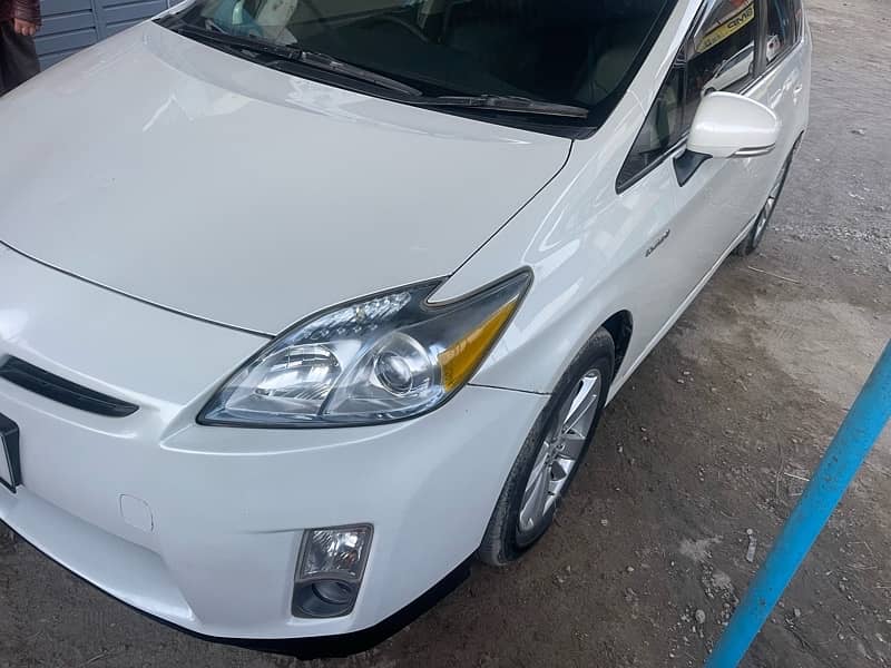 Toyota Prius Alpha 2010 1