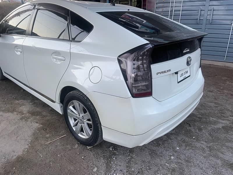 Toyota Prius Alpha 2010 4