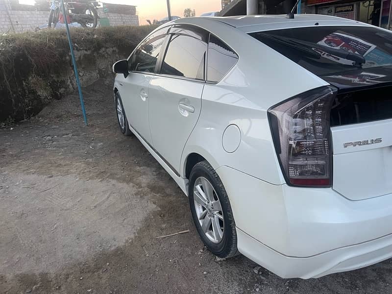 Toyota Prius Alpha 2010 5