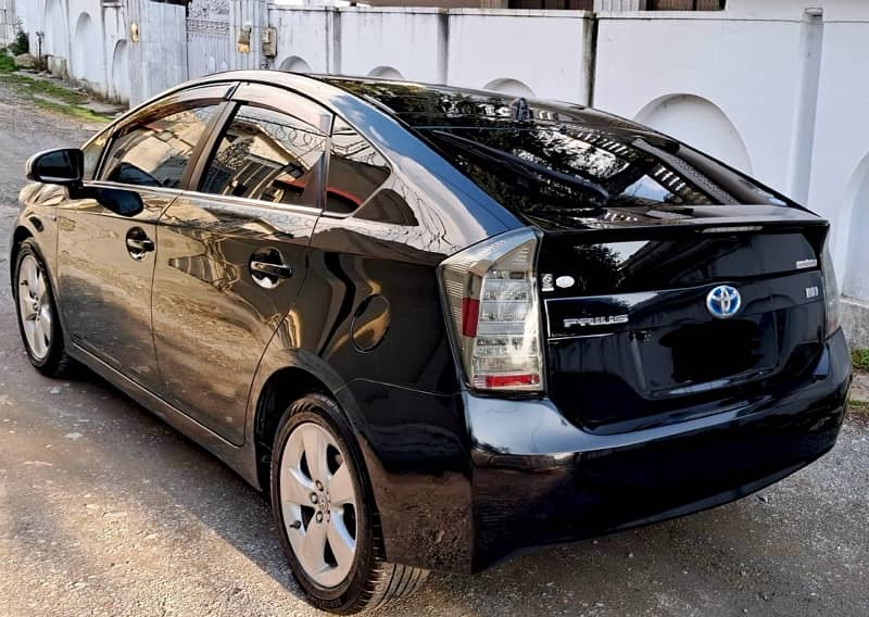 Toyota Prius 2011 11