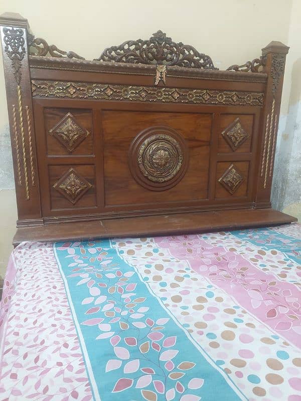 king wooden bed for sale urgent 2