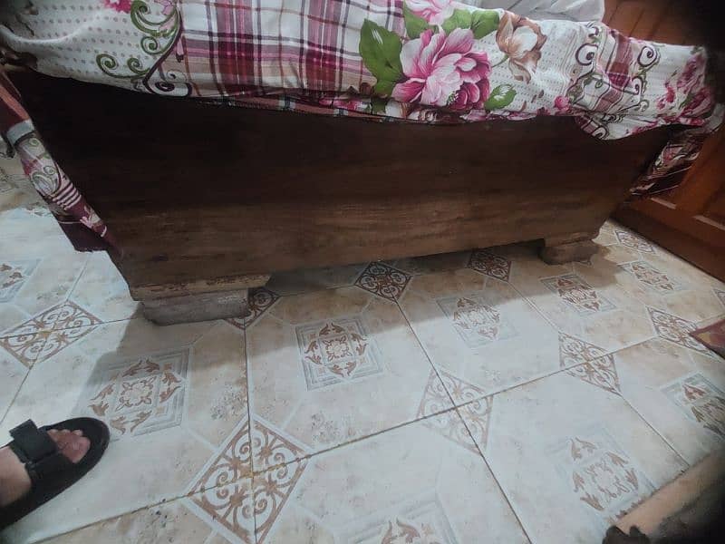 king wooden bed for sale urgent 5