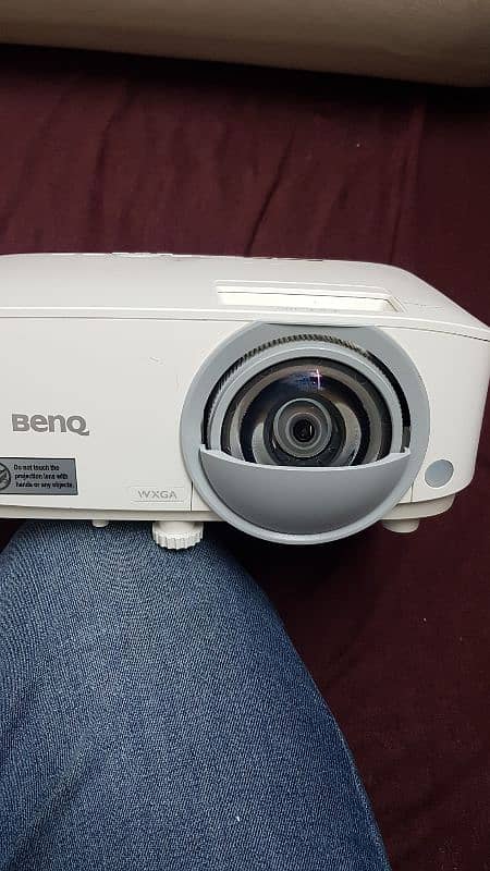 BenQ short throw Dual HDMI Mint Condition 0