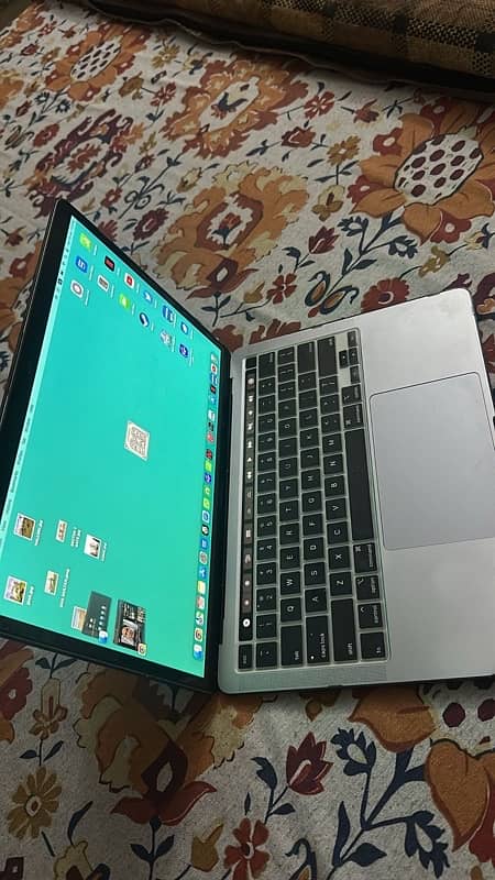 Apple Macbook Pro M1 Chip in 10/10 condition 256Gb 0