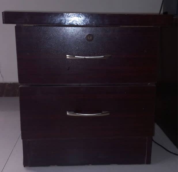 Pair of Side Tables 0