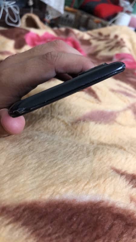 iphone 11 64 gb non pta and one plus 6/128 2