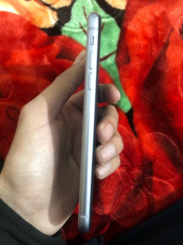 iphone 11 64 gb non pta and one plus 6/128 6