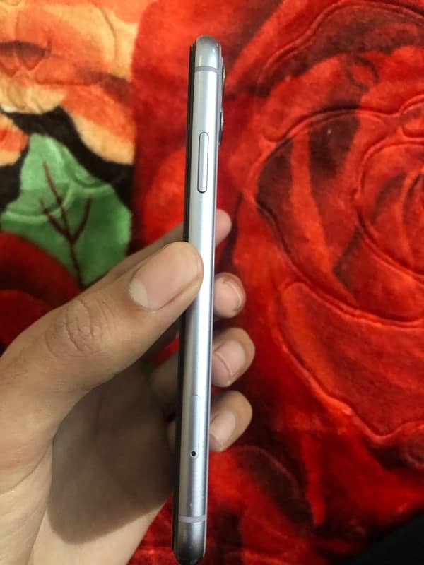 iphone 11 64 gb non pta and one plus 6/128 12