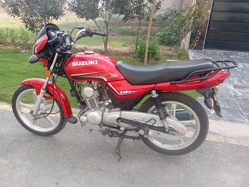 Suzuki 110 red colour 0