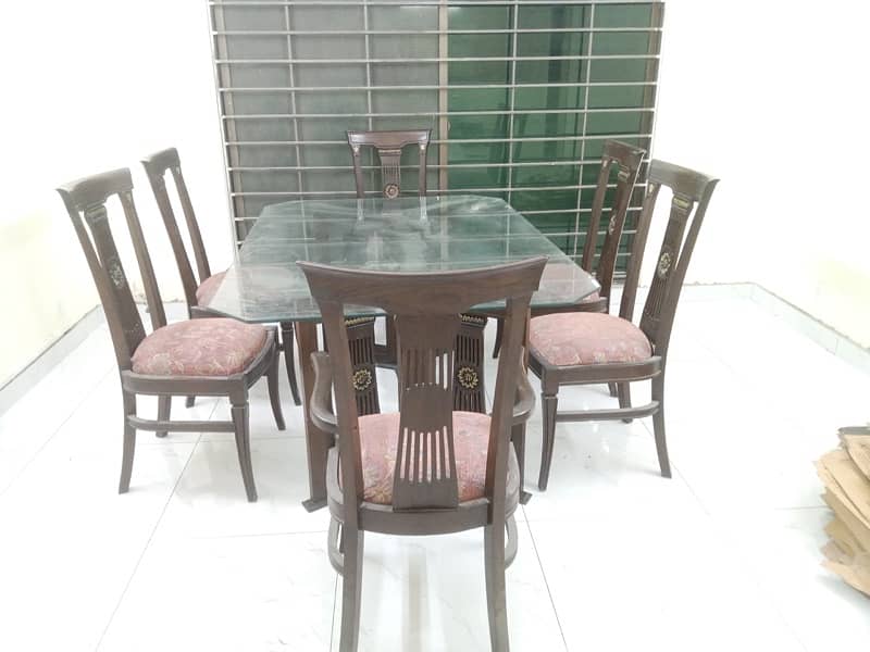 un used dining table 2