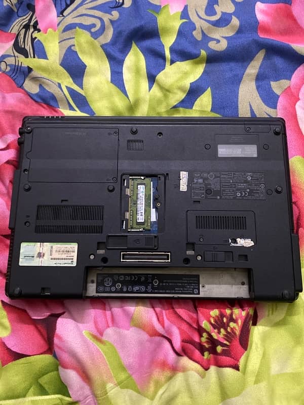 HP ProBook 6540b. Hard drive nahi hai. screen issue and no battery. 2