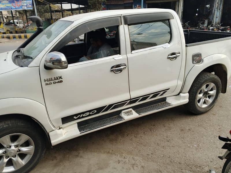 Toyota Hilux 2012 1