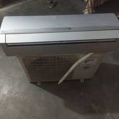 gree ac hai. 1.5 tan, DC inverter