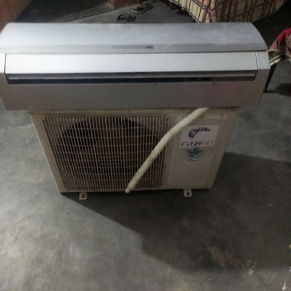 gree ac hai. 1.5 tan, DC inverter 1