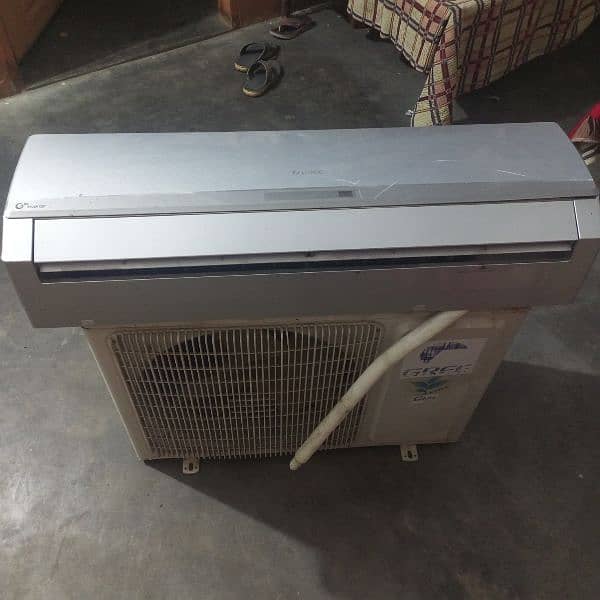 gree ac hai. 1.5 tan, DC inverter 2