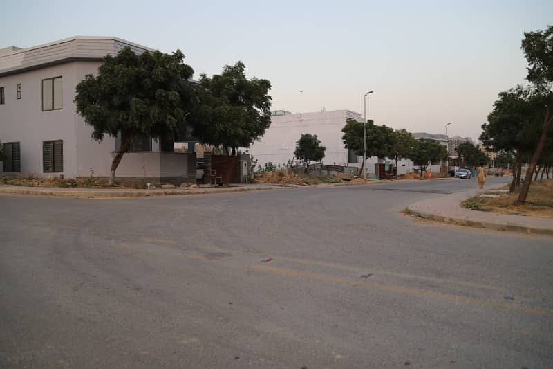 125 SQ YARDS PLOT FOR SALE PRECINCT-10-B Bahria Town Karachi. 1