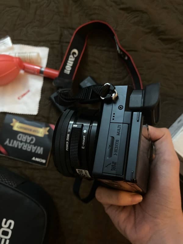 Sony a6100 + kitlens with box and extra battery 2