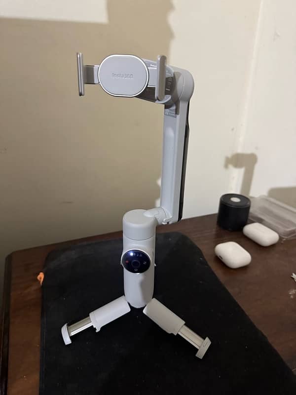 Insta360 Flow mobile gimbal 0