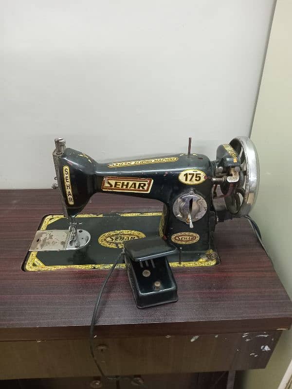 sewing machine 10/9 condition very good working 1