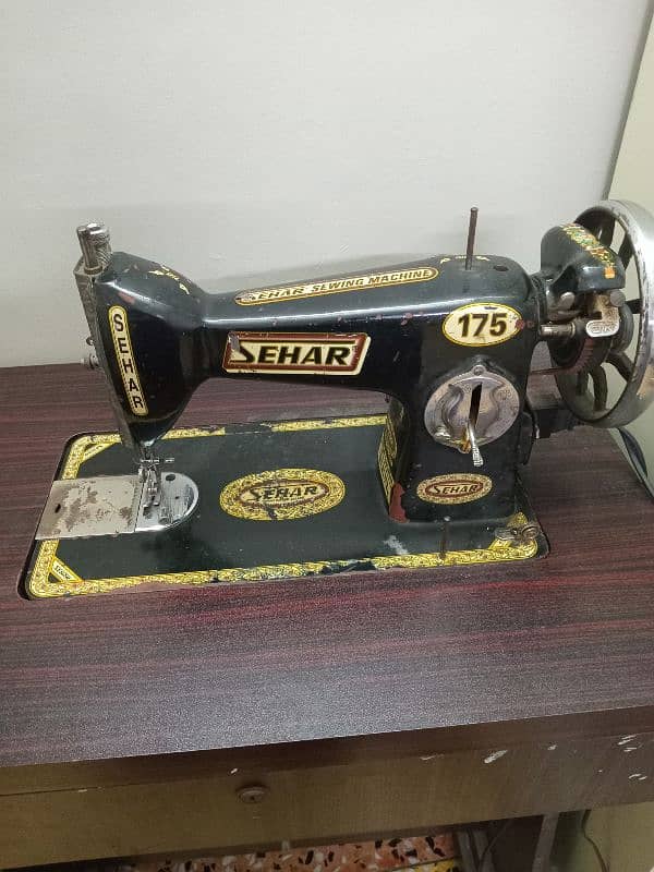 sewing machine 10/9 condition very good working 3