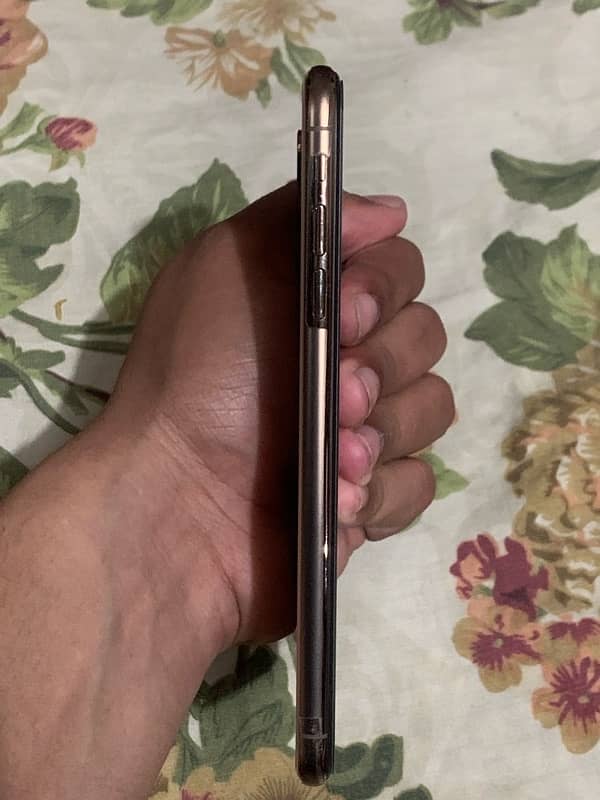 iphone xs max 256gb pta approved 3