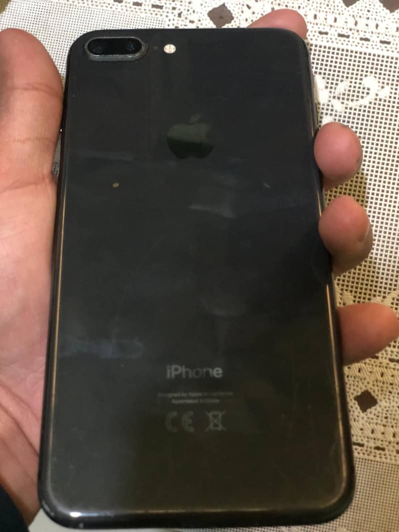 Apple iPhone 8 Plus 3